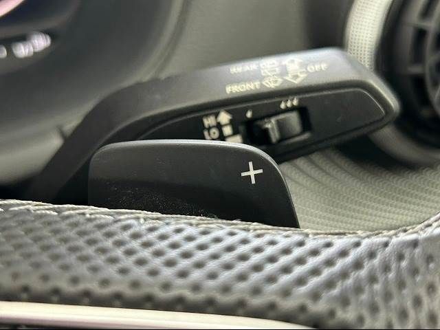 Audi Q2 2021-09 21317-7