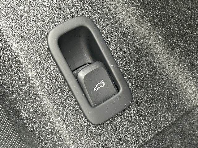 Audi Q2 2021-09 21317-6