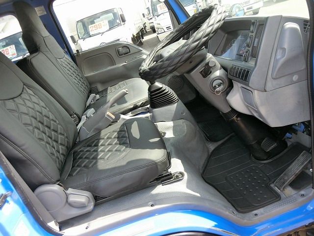 Isuzu ELF TRUCK 2013-08 193260-2