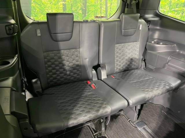 Toyota VOXY 2023-04 185920-10