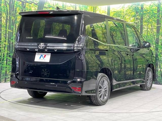 Toyota VOXY 2023-04 185920-18