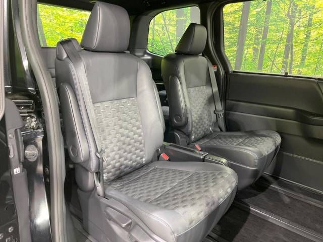 Toyota VOXY 2023-04 185920-9