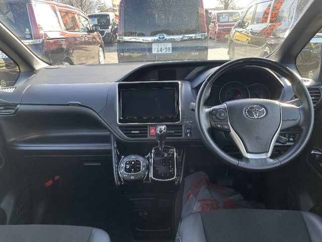 Toyota NOAH 2020-11 181804-3