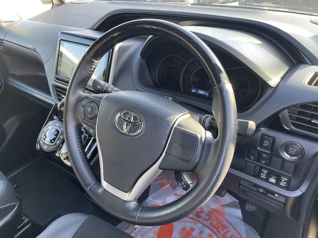 Toyota NOAH 2020-11 181804-9