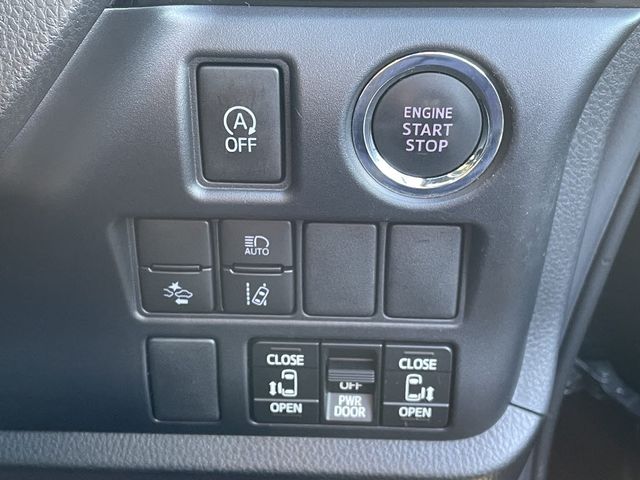 Toyota NOAH 2020-11 181804-18