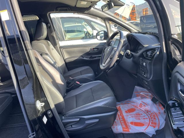 Toyota NOAH 2020-11 181804-4
