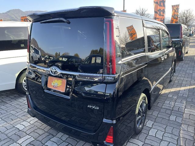 Toyota NOAH 2020-11 181804-2