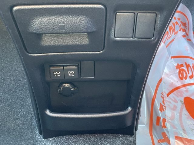 Toyota NOAH 2020-11 181804-17