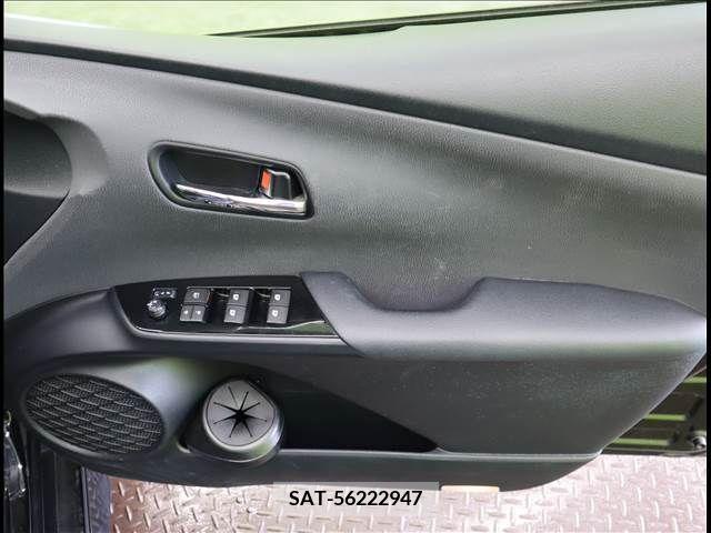 Toyota PRIUS 2016-01 322249-18