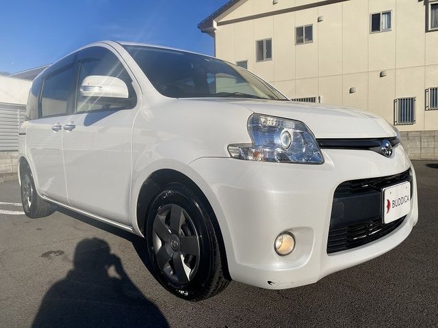 Toyota SIENTA 2011-09 180681-1