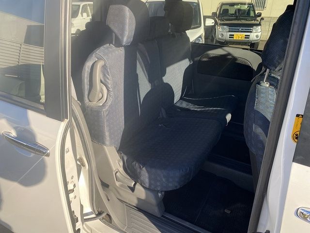Toyota SIENTA 2011-09 180681-15