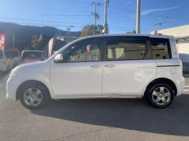 Toyota SIENTA 2011-09 180681-4