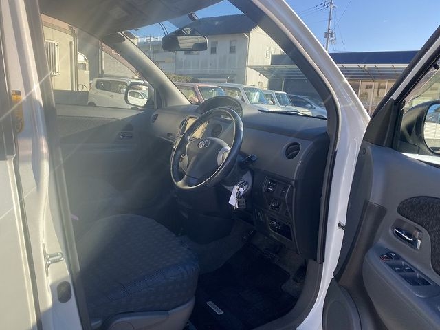 Toyota SIENTA 2011-09 180681-10