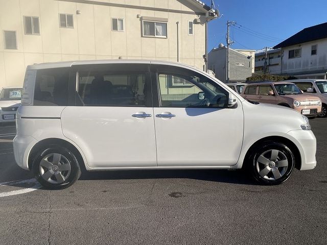 Toyota SIENTA 2011-09 180681-5