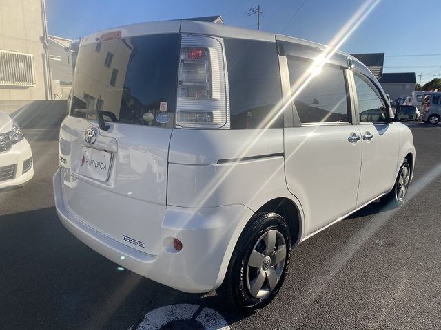 Toyota SIENTA 2011-09 180681-8