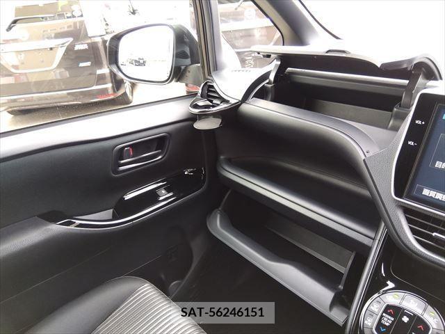 Toyota VOXY 2017-11 370278-21