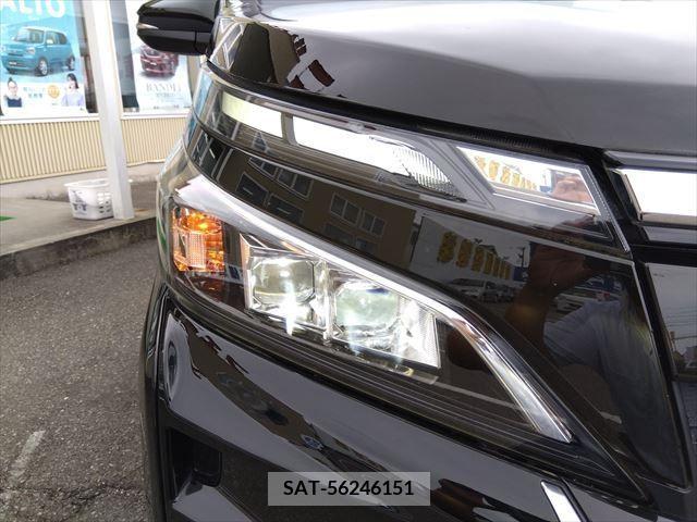 Toyota VOXY 2017-11 370278-3