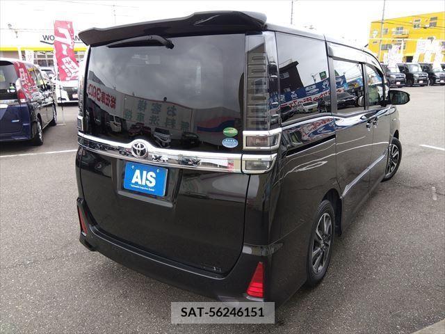 Toyota VOXY 2017-11 370278-2