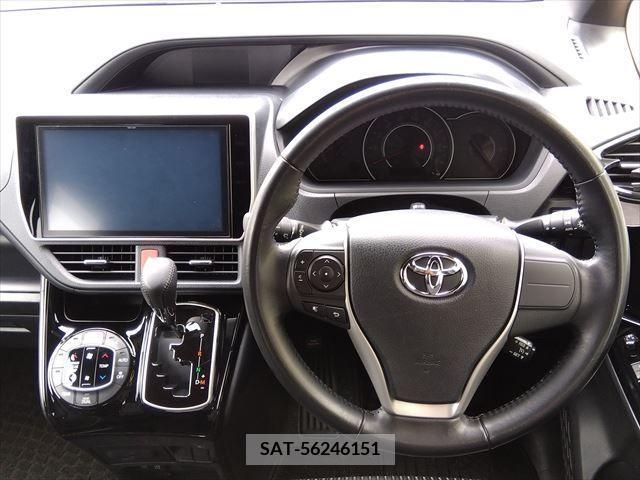 Toyota VOXY 2017-11 370278-1