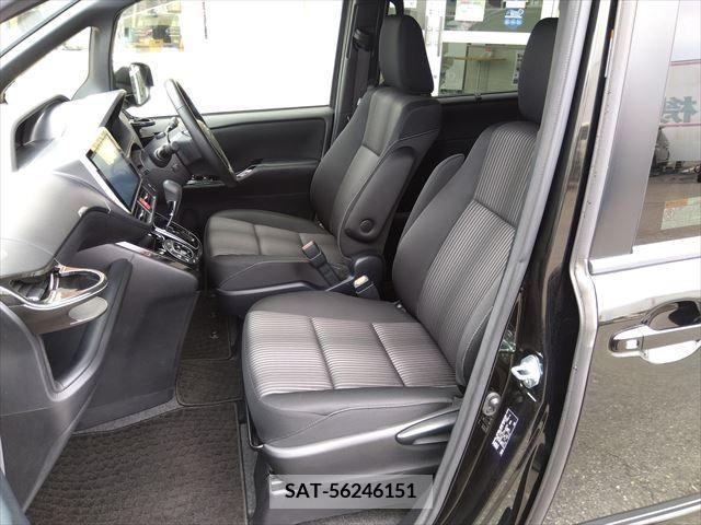 Toyota VOXY 2017-11 370278-12