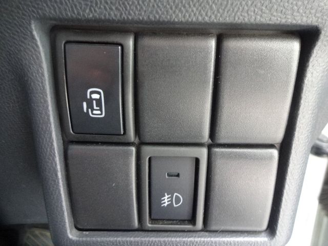 Nissan ROOX 2011-09 193606-19