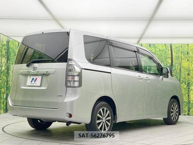 Toyota VOXY 2011-11 370418-17