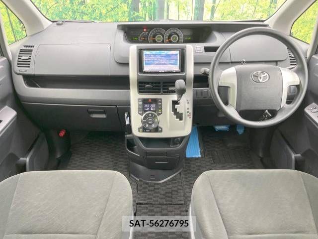 Toyota VOXY 2011-11 370418-1