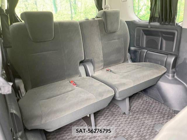 Toyota VOXY 2011-11 370418-9