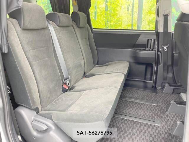 Toyota VOXY 2011-11 370418-8