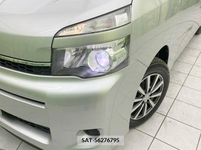 Toyota VOXY 2011-11 370418-12