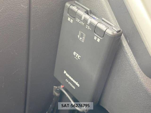 Toyota VOXY 2011-11 370418-6