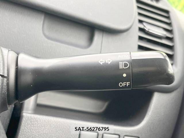 Toyota VOXY 2011-11 370418-5