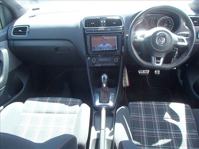 VolksWagen POLO 2010-10 9899-10