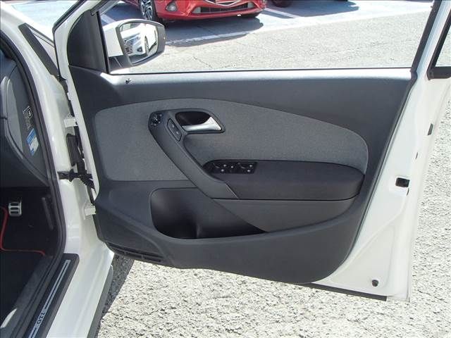 VolksWagen POLO 2010-10 9899-6