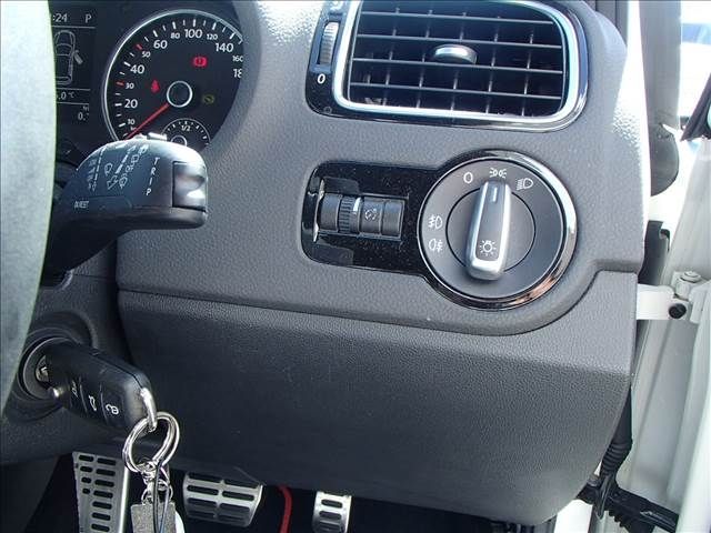 VolksWagen POLO 2010-10 9899-13