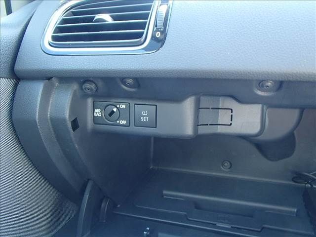 VolksWagen POLO 2010-10 9899-18
