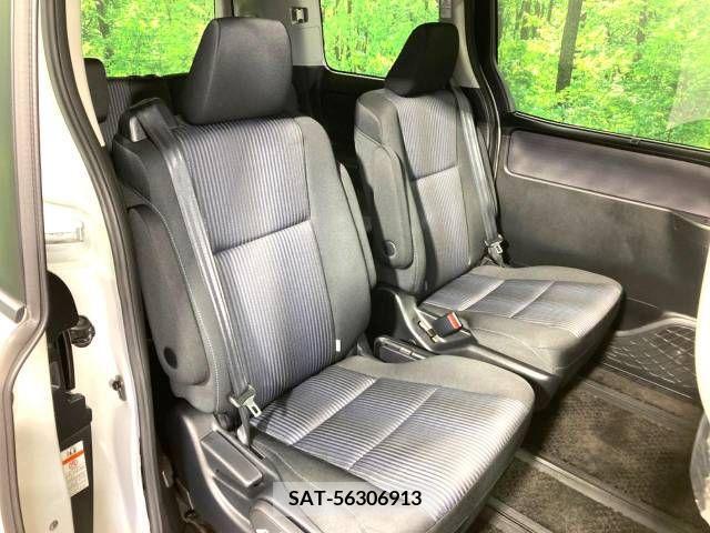 Toyota VOXY 2015-02 338336-8