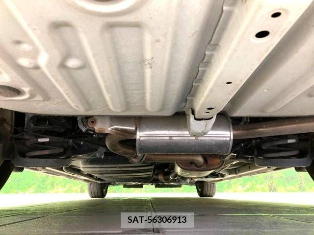 Toyota VOXY 2015-02 338336-19