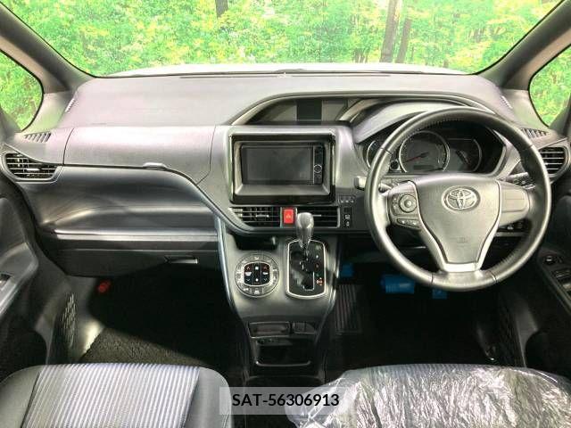 Toyota VOXY 2015-02 338336-1
