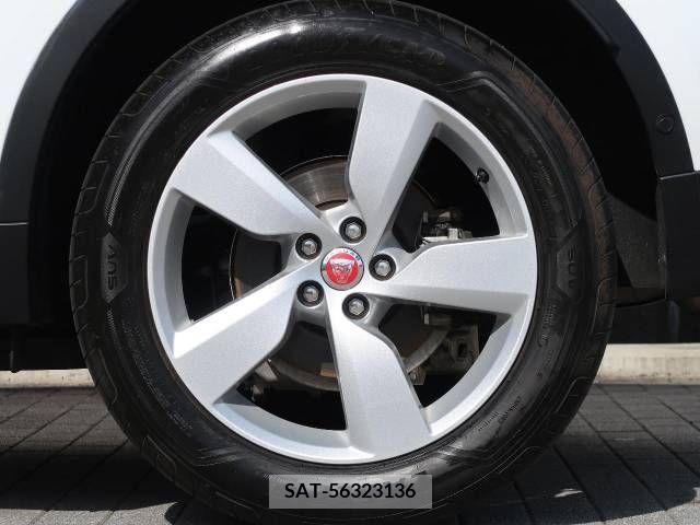 Jaguar E-PACE 2018-08 242325-15