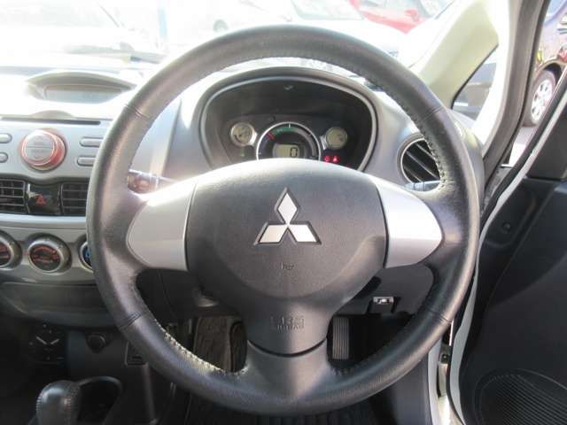 Mitsubishi I-MIEV 2011-01 8374-9