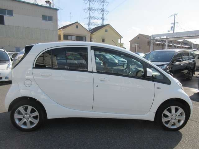Mitsubishi I-MIEV 2011-01 8374-5