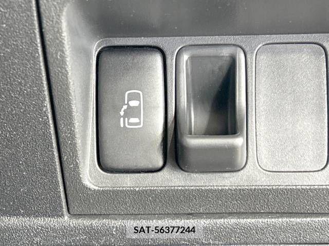 Toyota SIENTA 2013-03 383749-6