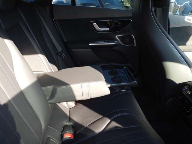 Mercedes Benz EQE 2022-10 27929-27