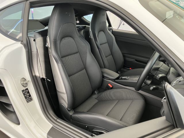 Porsche CAYMAN 2022-06 22871-10