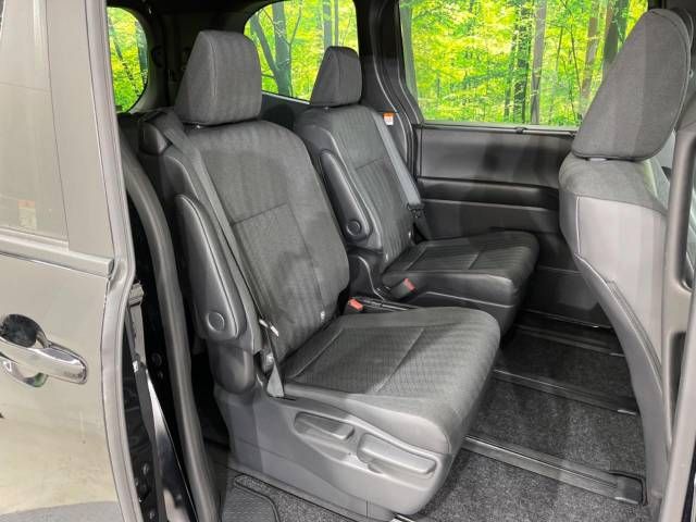 Toyota VOXY 2023-05 25365-9