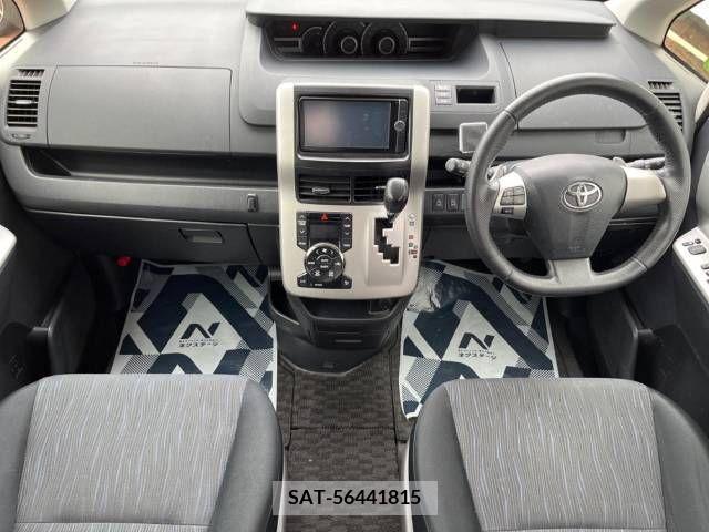 Toyota VOXY 2013-03 321341-1