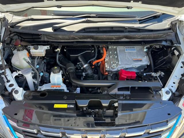 Nissan SERENA 2020-11 184846-28