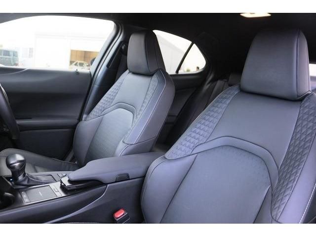 Lexus UX 2018-11 6558-10