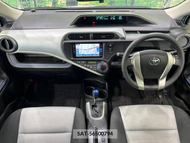 Toyota AQUA 2013-08 350540-1